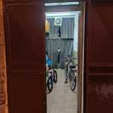 ...ed ecco che accanto a un distributore h24 vediamo aprirsi l�officina priva d�insegna di D�Agostino